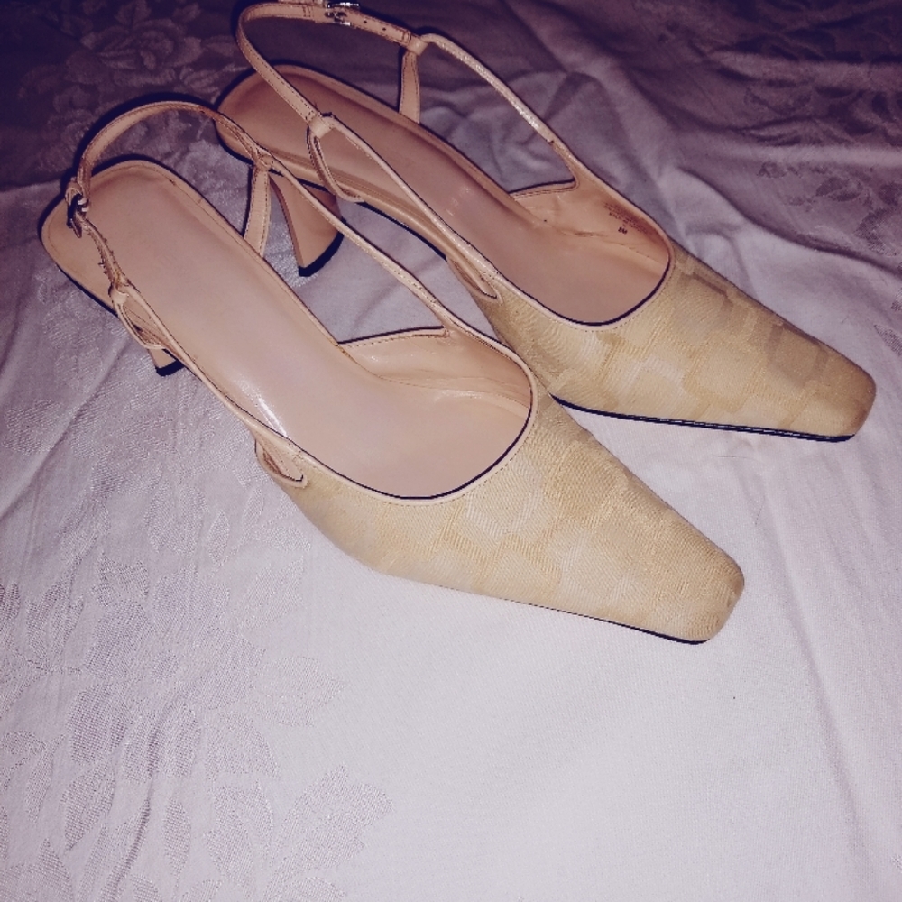 Shoes - Picture 5 of 10
